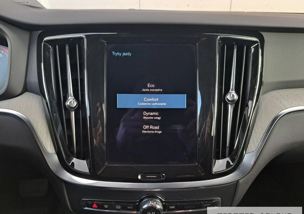 Volvo V60 Cross Country cena 178000 przebieg: 63043, rok produkcji 2021 z Legionowo małe 379